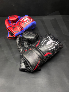 Ensemble d'équipement de boxe sur le thème de Spider-Man : Gants à lacets avec poignées, casque personnalisable, protège-guêtres en cuir de vachette - Product Image 3