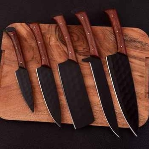 Ensemble de couteaux de chef en acier damas forgé noir, écologiques, ambidextres, avec manche en bois de rose brun - Product Image 1