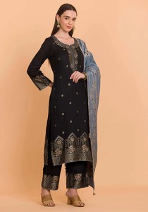 Unique Design Safaa Ethnic Wear <b>Women</b> <b>Kurta</b> Dupatta Pant Set with Comfortable Fit and Trendy Designs for Parties For Sale - Product Image 5