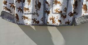 เสื้อแจ็คเก็ตผ้าฝ้ายเย็บมือ: เสื้อโค้ทลายเสือขาวแบบสองด้าน - Product Image 3