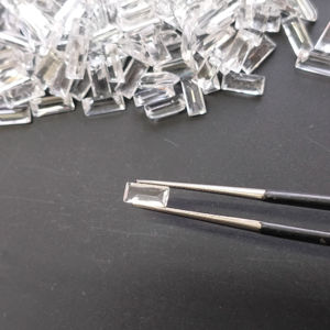 Topaze blanche naturelle 7x3,5 mm, taille baguette, pierre précieuse en vrac, qualité exceptionnelle pour la fabrication de bijoux - Product Image 1