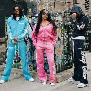 Conjunto de Sudadera y Pantalón Corto de Invierno Personalizado para Mujer, Estilo Urbano, con Logotipo Bordado/Aplicado, Ajuste Ceñido y Hombros Caídos - Product Image 1