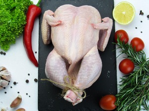 Poulet entier surgelé IQF, qualité A, Halal, 15-30 kg, 24 mois, pour acheteurs en gros, commerce international, approvisionnement en vrac - Product Image 2