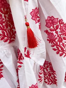 Vestido Casual de Verano de Algodón Blanco Premium con Estampado Floral a Mano, Manga Abullonada, Corte Holgado y Detalle de Lazo en el Cuello - Product Image 4