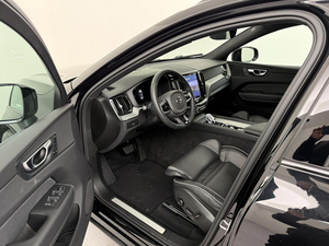 รถยนต์มือสอง ปี 2025 วอลโว่ XC60 B5 plus เครื่องยนต์เบนซิน (250 แรงม้า) 4 สูบ ยูโร 6e ขับเคลื่อน 2 ล้อ 2 เพลา เกียร์อัตโนมัติ พวงมาลัยซ้าย - Product Image 5