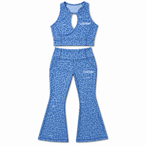 Conjunto de yoga con estampado de leopardo para mujer, top corto tipo racerback, pantalones acampanados de cintura alta, conjunto de dos piezas con aberturas, ropa deportiva personalizada para gimnasio - Product Image 3