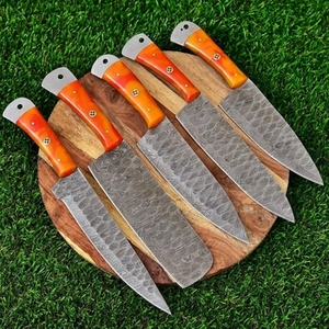 Juego de Cuchillos de Cocina Japoneses Profesionales de Alta Calidad, Acero de Damasco de 67 Capas, Mango de Madera Pakka, Cinco Piezas, Acero Ecológico - Product Image 1