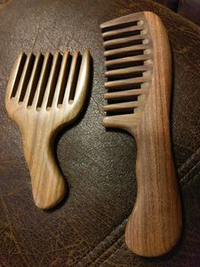 Approvisionnement direct d'usine de peignes à cheveux rustiques faits à la main en bois, peignes démêlants, outils de soin des cheveux, disponibles au prix de gros - Product Image 6