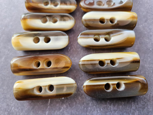 Botones Clásicos Estilo Ágata de 2 Agujeros para Abrigos, Tipo Duffel, de Cuerno Natural con Técnica Pulida, Decorativos - Product Image 2