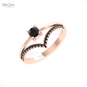 Anillo de Compromiso Chevron de Oro Sólido de 14K Premium con Diamante Negro de Corte Redondo de 4mm y Micro Diamantes Pavé, Lote de Joyería Fina - Product Image 1