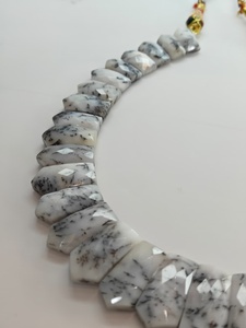 Collier en opale dendritique le plus vendu, pierres précieuses blanches facettées et motifs de branches foncées distinctifs pour la vente en gros de bijoux de mode - Product Image 3
