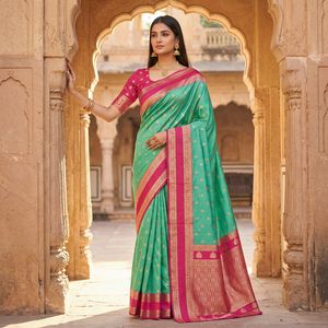 Sari Tradicional Indio de Seda Banarasi con Trabajo de Tejido Zari para Bodas y Eventos Festivos, Atuendo para Mujer - Product Image 1