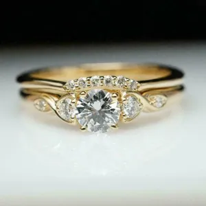 Anillo de Compromiso de Moissanita Auténtica de 1.5 Quilates, Chapado en Oro Amarillo sobre Plata de Ley 925, Anillo de Boda Vintage con Engaste de Garra - Product Image 3