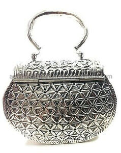 Pochette vintage artisanale personnalisée en nacre avec chaînes et fermeture auto-agrippante pour femme, fabriquée en Inde - Product Image 2