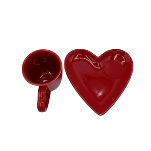 Mug à café en porcelaine fine de couleur bordeaux en forme de cœur, avec logo personnalisé, idéal pour les cadeaux promotionnels, résistant au lave-vaisselle et au micro-ondes - Product Image 4