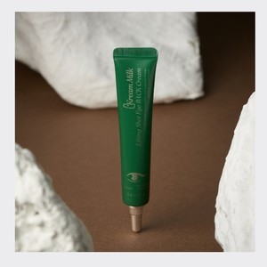 Crème pour les cernes sous les yeux, crème coréenne K-Beauty WB Creammilkeu Liftingsyat EyebaekCream, fabriquée en Corée, 10g - Product Image 3