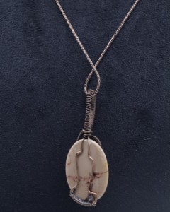 Collar con Colgante de Piedra de Ágata Natural Envuelto en Alambre de Cobre, Joyería Boho Hecha a Mano con Piedras Preciosas, Venta al Por Mayor - Product Image 3