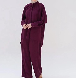 Ensemble de survêtement allongé couleur bordeaux, style tendance, coupe ample pour le sport et le yoga, avec pantalon évasé et effet empilé, pour femme, collection automne-hiver, tenue modeste - Product Image 5