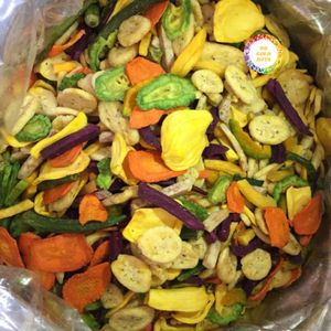 Chips de Vegetales Mixtos Secos, Fritos al Vacío a Baja Temperatura, Crujientes y Sabrosos, Venta al Por Mayor de Fábrica - Product Image 1