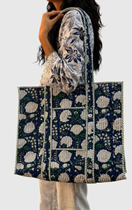 Sac fourre-tout bohème en toile avec broderie florale, design à panneaux, ouverture supérieure, idéal pour le shopping en toutes saisons - Product Image 2
