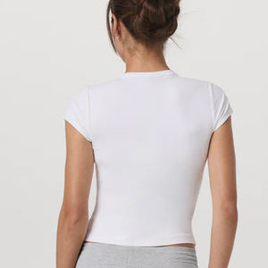 Camiseta de Cuello Redondo para Mujer, Diseño Elegante, Tela Suave y Transpirable, Diseño Básico Informal, Corte Ajustado para Mayor Comodidad, con Logotipo - Product Image 6