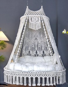 Balançoire double en macramé, chaise hamac blanche luxueuse, chaise suspendue - Product Image 1