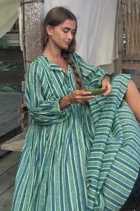 Robe maxi bohème pour femmes, en coton à imprimé floral, manches courtes, col en V, robe décontractée ample, robe de plage d'été - Product Image 2