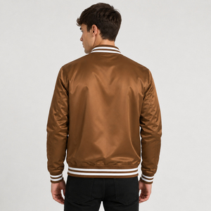Veste varsity tendance conçue pour une liberté de mouvement confortable, avec une texture premium et un style intemporel pour un look urbain quotidien. - Product Image 2
