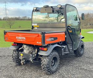 Véhicule utilitaire de haute qualité Kubota RTV-X1100C 2WD Diesel 2 temps automatique avec cabine fermée, robuste, pour la ferme et la chasse, conforme aux normes EPA/EEC - Product Image 1