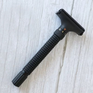 Maquinilla de afeitar de doble filo de precisión con mango de metal duradero, clásica para el cuidado personal, para uso en el hogar y barberías. - Product Image 2