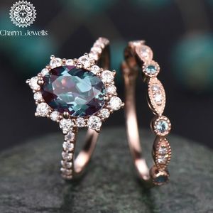 Bague de fiançailles vintage pour femme en argent plaqué or rose avec moissanite taille coussin et sertissage à griffes - Product Image 4