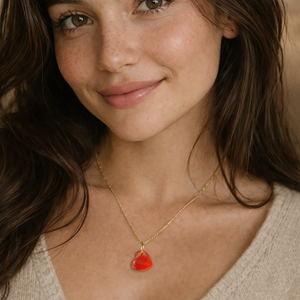 Collar con Colgante de Corazón de Cuarzo Rosa Natural, Chapado en Oro, Cabujón Liso, Joyería Boho Minimalista Hecha a Mano - Product Image 4