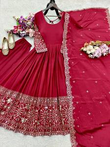 Salwar Kameez Tradicional de Seda Negra para Mujer con Dupatta Bordada, Estilo Holgado hasta el Suelo, para Bodas, Estilo India y Pakistán - Product Image 5