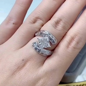 Anillo de Compromiso de Oro Amarillo de 14K con Diamante Cultivado en Laboratorio de Corte Princesa de 1.50CT, Certificado IGI, Claridad VS+, Banda de 2.2MM, Diseño Minimalista - Product Image 4