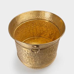 Pot de fleurs en laiton doré de qualité supérieure, idéal pour la décoration luxueuse de la maison, la décoration des halls d'hôtel et la mise en scène des plantes d'intérieur, provenant d'Inde. - Product Image 6