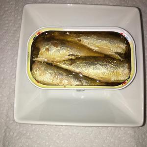 Sardinas enlatadas en salsa de tomate, sabor picante, totalmente cocidas, enlatos con anilla de apertura, para importadores, mayoristas y proveedores de alimentos. - Product Image 6
