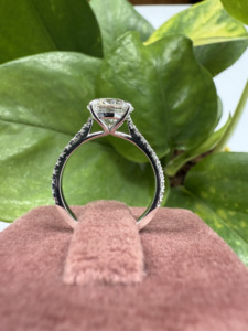 Bague de fiançailles solitaire pour femme, diamant de laboratoire rond de 3 carats, or jaune 14 carats, bijoux de mariage raffinés. - Product Image 2