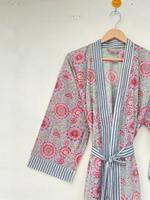 Robe kimono en coton à imprimé floral – Vêtements de plage et de détente pour l'été