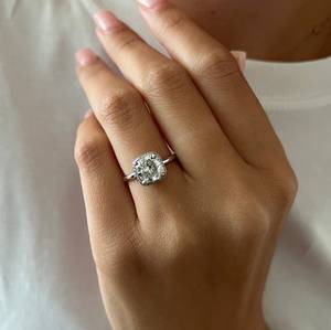 Bague de fiançailles avec diamant de laboratoire carré de 2 carats, taille coussin, double halo, or blanc 14K 18K, certifié IGI - Product Image 1
