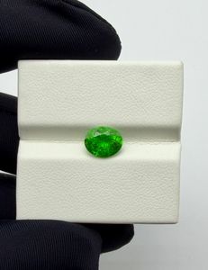 Pierre précieuse naturelle de tsavorite grenat, taille ovale, vert vif, 1,57 ct, pour la fabrication de bijoux, pierre de collection - Product Image 1