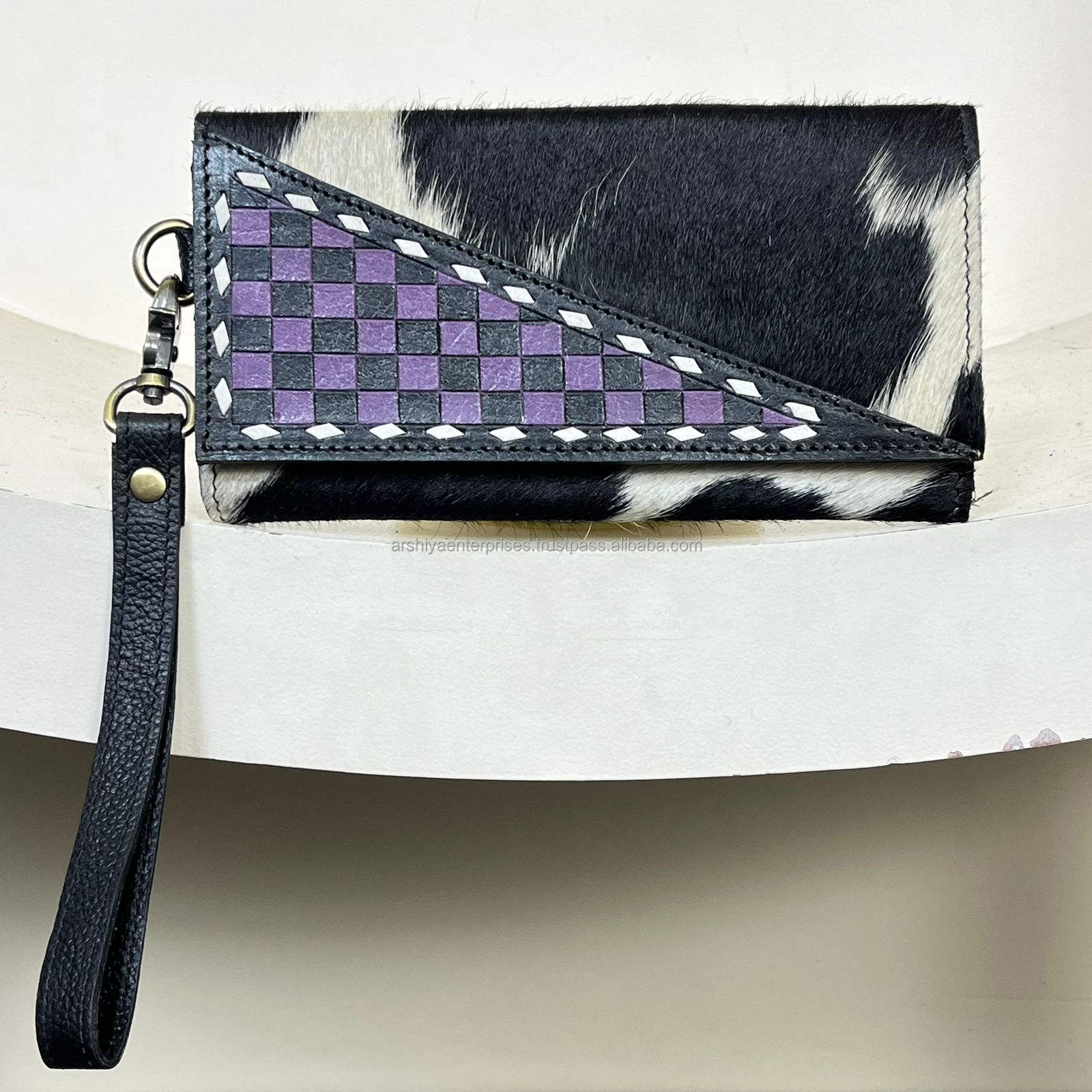 ลายตารางหมากรุกสีม่วงและดำ