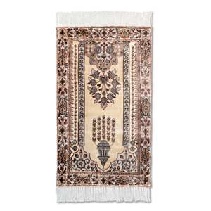 Elegante Alfombra de Oración Floral Beige Persa, Alfombra Islámica de Lujo para Mezquita, Sajjadah Musulmán, Tapete Decorativo para Adoración - Product Image 4