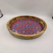 Bandeja redonda de madera con estampado en esmalte para servir comida y té, con apariencia de artesanía de lujo y duradera. - Product Image 4