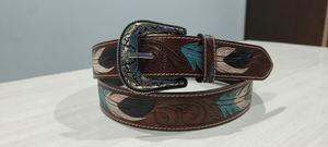 Cinturón trenzado de cuero vacuno estilo western vintage para hombre con patrón floral en relieve y hebilla de cobre antiguo - Product Image 2