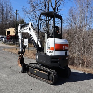 รถขุดขนาดเล็ก Bobcatts E42 พร้อมปั๊มกำลังสูงประสิทธิภาพดีเยี่ยมและระบบเกียร์สำหรับขุด ยก และยืดแขนได้ไกล เหมาะสำหรับงานก่อสร้าง - Product Image 1