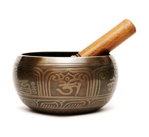 Cuenco tibetano antiguo de color verdoso con relieve o martillado para la salud y un sonido mágico - Product Image 4