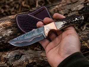 Nuevo Cuchillo de Caza Estilo Vaquero de 8.5 Pulgadas con Hoja de Acero Damasco y Cobre Cu-Mai, Fabricación Artesanal, Punta Caída, con Empuñadura de Asta de Ciervo - Product Image 4