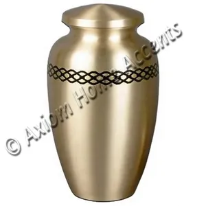 Urne en laiton gravée sur mesure pour commémorer les êtres chers avec un design intemporel par Axiom Home Accents, allure luxueuse - Product Image 2