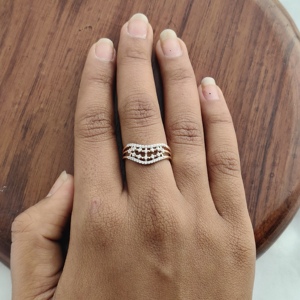 แหวนทองคำขาว 18K ประดับเพชรทรงตัววี ดีไซน์เรียงหลายแถว สำหรับผู้หญิง สวยหรู เหมาะสำหรับงานแต่งงาน งานเลี้ยง หรือใส่ในชีวิตประจำวัน เป็นของขวัญ - Product Image 5