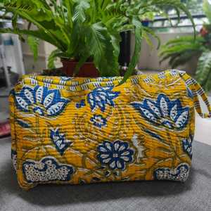 Trousse de Toilette Matelassée en Coton Faite Main Indienne pour Cosmétiques, Kit de Voyage pour Petites, Moyennes et Grandes Tailles, Étui de Maquillage Imprimé au Bloc avec Éponge - Product Image 5